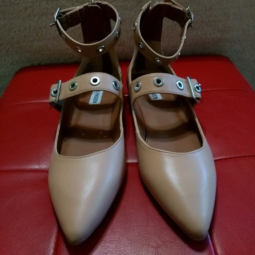 Steve Madden's flats shoes